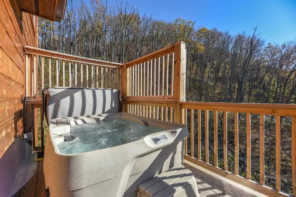 Walnut Ridge Cabin. Sleeps 7-11! Hot Tub, Pool Table, Minutes To Downtown Gatlinburg! Exteriér fotografie