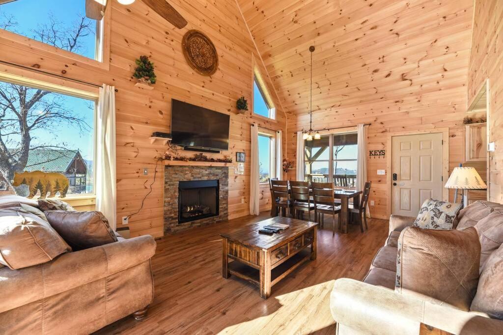 Walnut Ridge Cabin. Sleeps 7-11! Hot Tub, Pool Table, Minutes To Downtown Gatlinburg! Exteriér fotografie