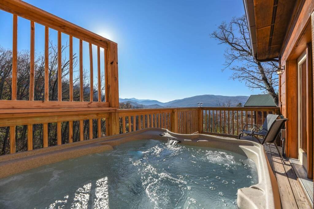 Walnut Ridge Cabin. Sleeps 7-11! Hot Tub, Pool Table, Minutes To Downtown Gatlinburg! Exteriér fotografie