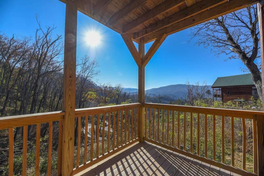 Walnut Ridge Cabin. Sleeps 7-11! Hot Tub, Pool Table, Minutes To Downtown Gatlinburg! Exteriér fotografie